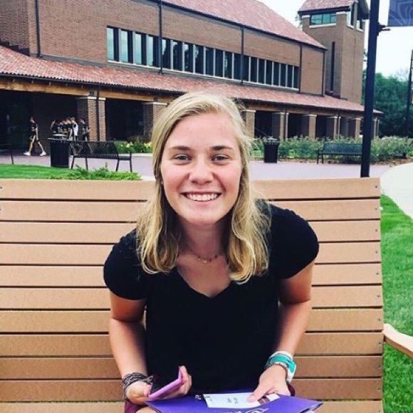 Meet your Posher, Sarah - Picture 1 of 1